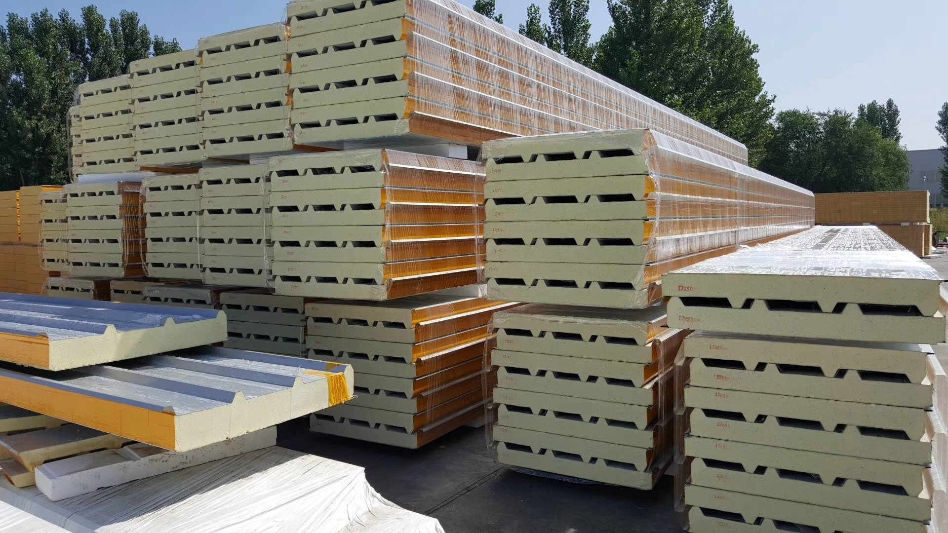 Polyurethane Building Boards For Walls And Roofs Insulated PU Sandwich Panel