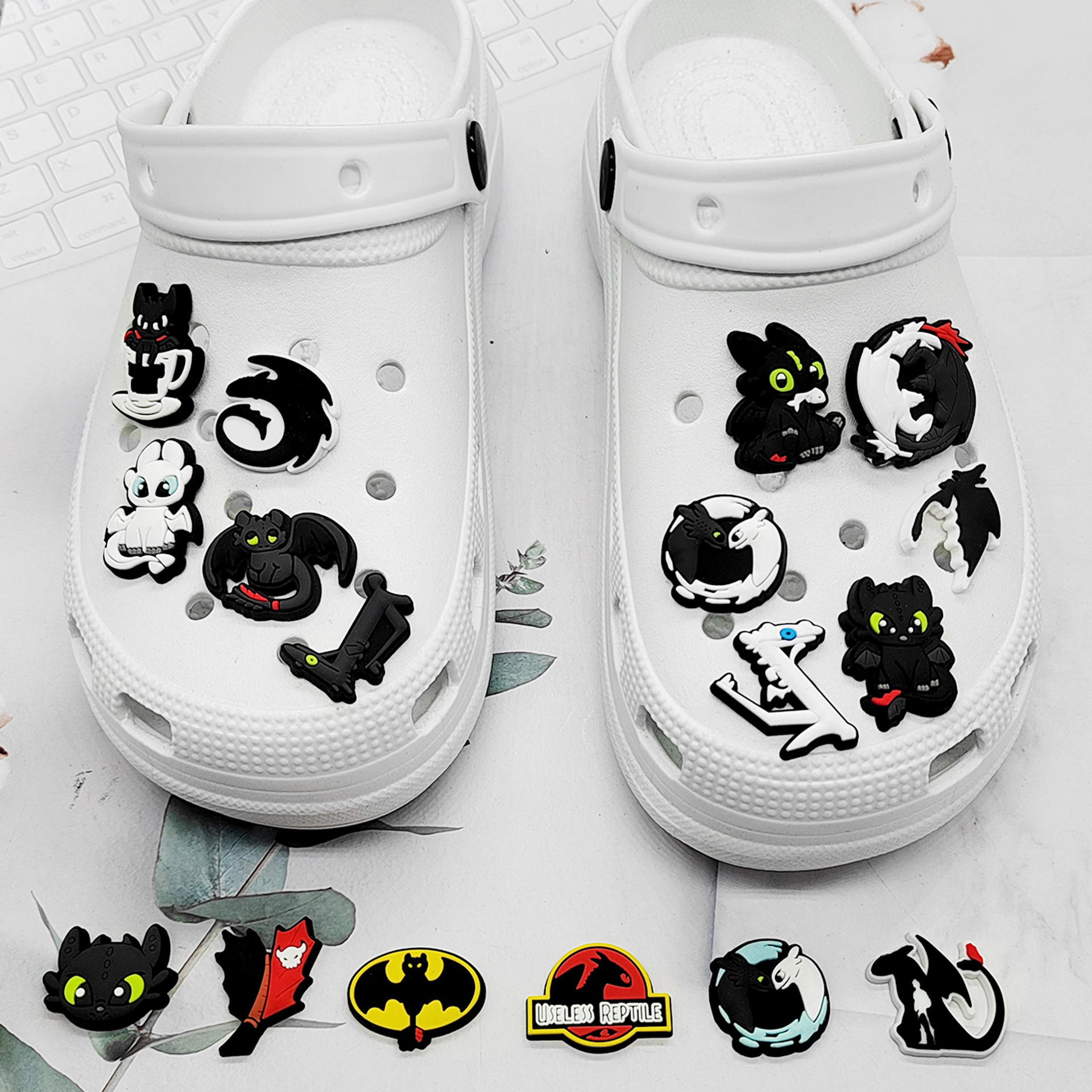 Cartoon Character Toothless shoe floral accessories soft rubber shoe buckle accessories dragon tamer master shoe buckle charms