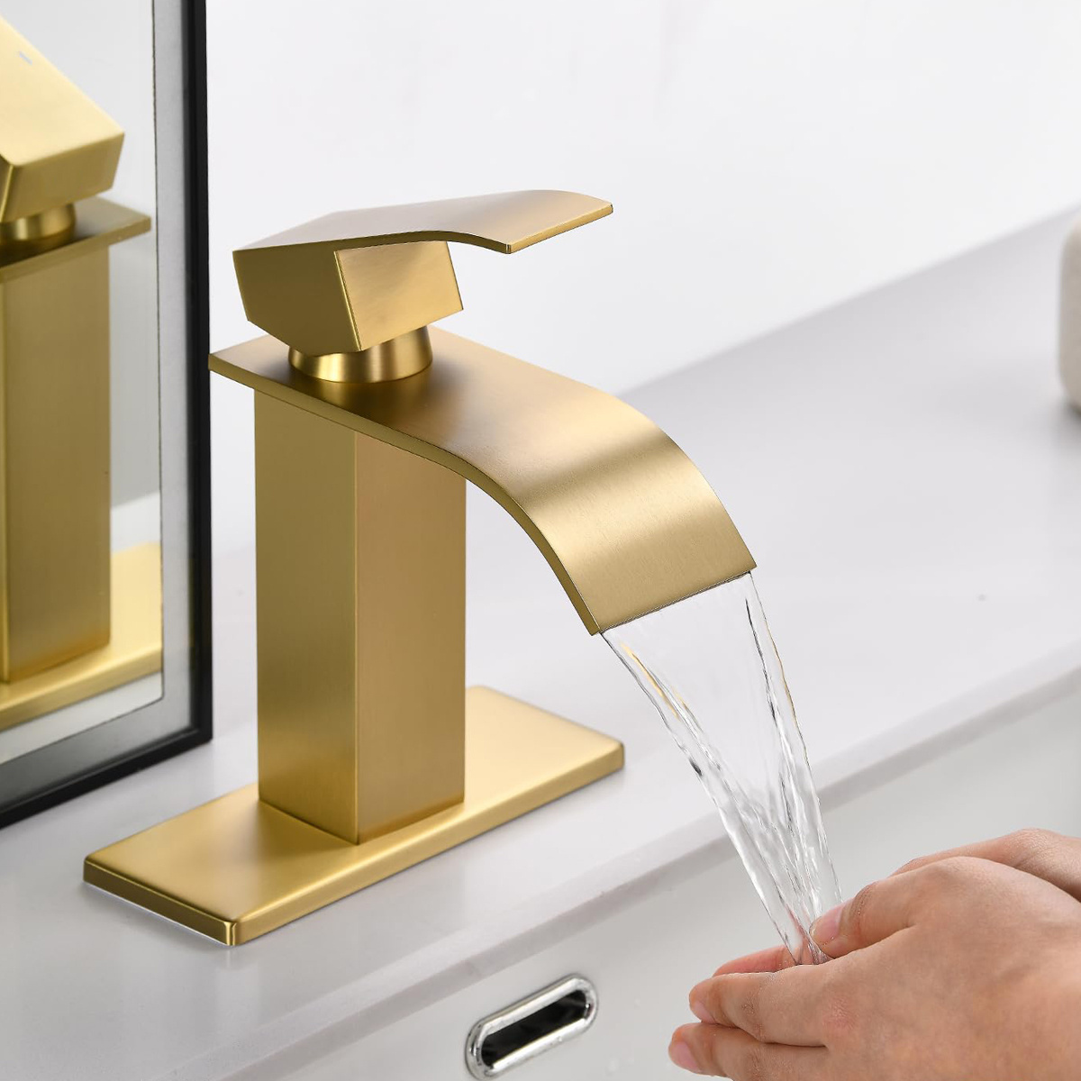 Luxury Gold Stainless Steel Waterfall Spout Bathroom Sink Faucet Washbasin Faucet