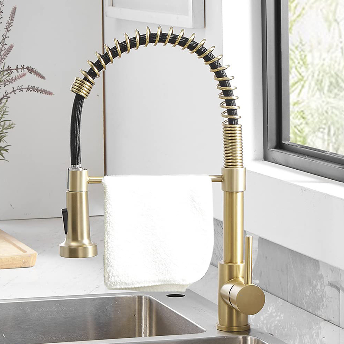 Luxury Gold Sprayer Stainless Steel Single Lever Spring Pull Down Kitchen Faucet Mixer