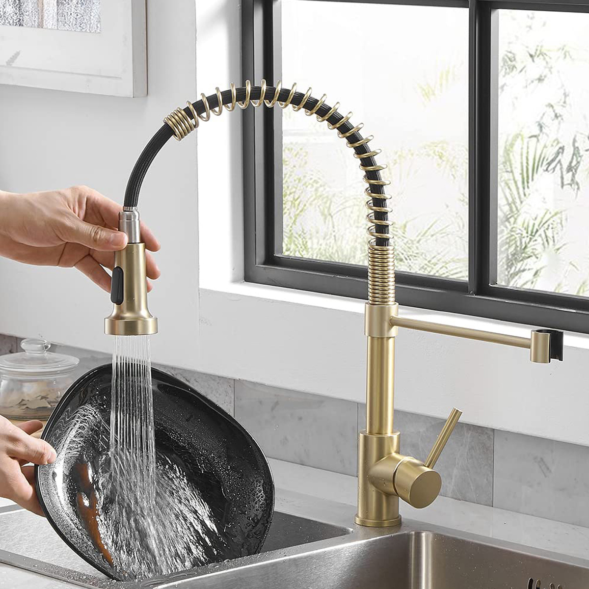 Luxury Gold Sprayer Stainless Steel Single Lever Spring Pull Down Kitchen Faucet Mixer