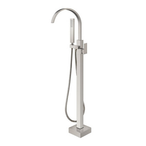 Free standing bathtub faucet