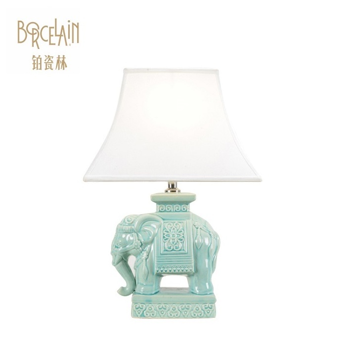 Wholesale Luxury Ceramic Home Decorative Bedside Blue Elephant Porcelain Hospitality Table Antique Bank Lamp For Living Room