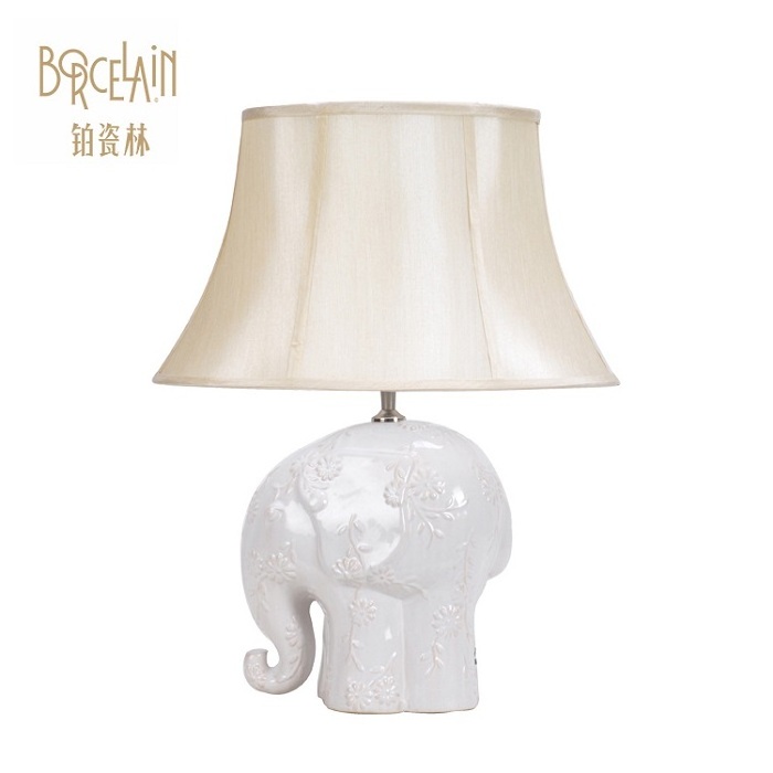 Wholesale Luxury Ceramic Home Decorative Bedside Blue Elephant Porcelain Hospitality Table Antique Bank Lamp For Living Room