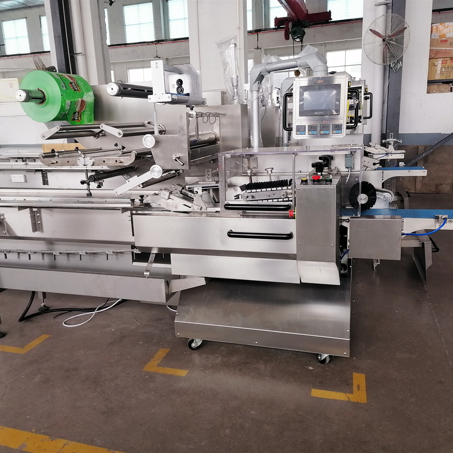 Automatic Flow Bakery Food Commercial Bread Packaging Machine for Croissant with Nitrogen