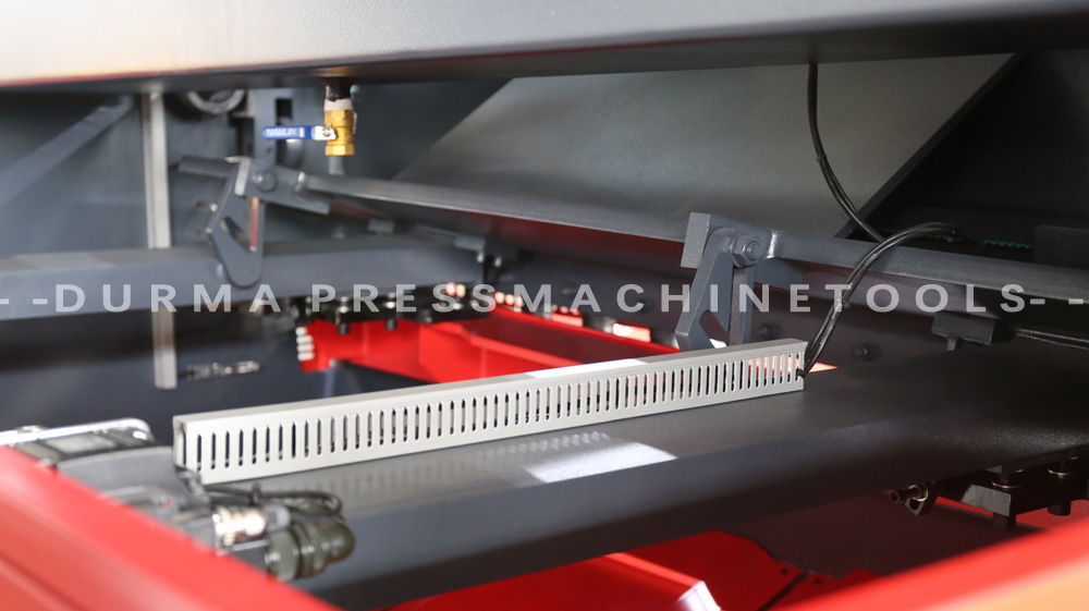 DELEM DAC360T Controller QC11K 10 * 3200mm Shearing Cutting Sheet Metal Hydraulic Cnc Shearing Machine For Sale