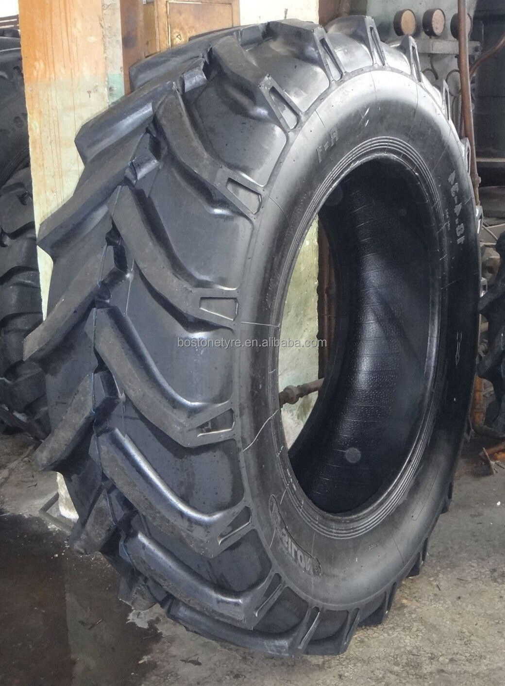 High Quality China 18.4-34 Size Farm Tractor Tire 13.6-26 16.9-24 Rubber Material with Inner Tube Cheap Option