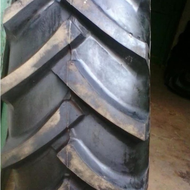 China Tube Tyre R1 12.4-28 24.5-32 28r14.9 28r16.9 Paddyfield Rear Tractor Tire 16.9 28 13 6 28 13.6 16 18.4-34 14.9-28 16.9 30