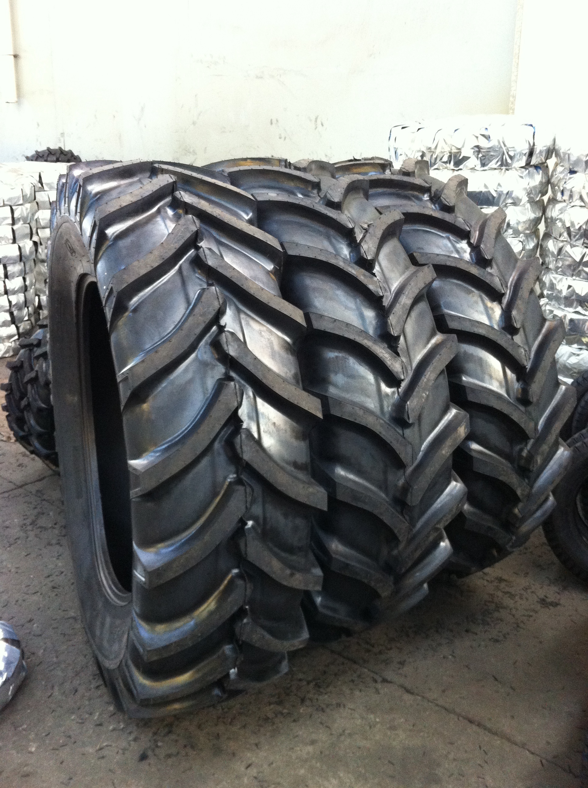 High Quality Tire 11.2-38 11.2-24 13.6-28 11.00-38 12.4-28 14.9x24 16.9 30 18 4 38 23.1x34 23.1 30 Tractor Tyres From Turkey 70