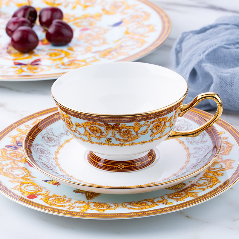 Wholesale Butterfly Design Ceramic Dining Dishes Set Luxury Tableware Fine Bone China Cheese Plates Dinner Set With Gold Rim