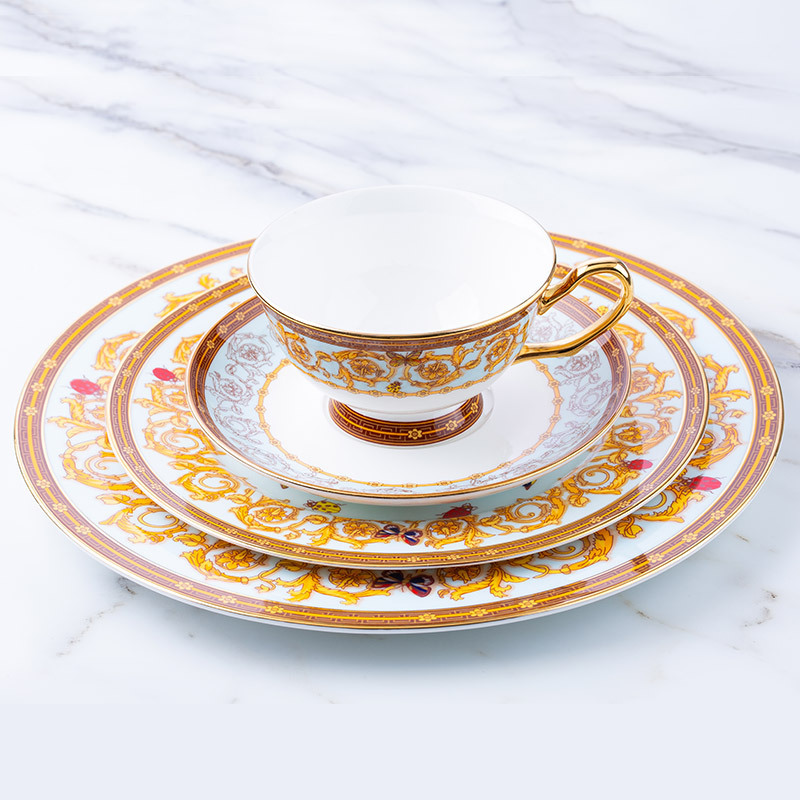 Wholesale Butterfly Design Ceramic Dining Dishes Set Luxury Tableware Fine Bone China Cheese Plates Dinner Set With Gold Rim