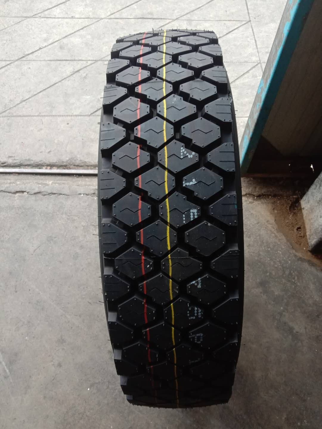 BOTO WINDA BRAND TRUCK TYRE TBR TYRE 9.5R17.5 Light truck tyre to American market