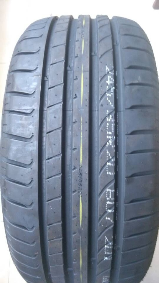 PCR TYRE solid tyre with central steer block 215/55r16