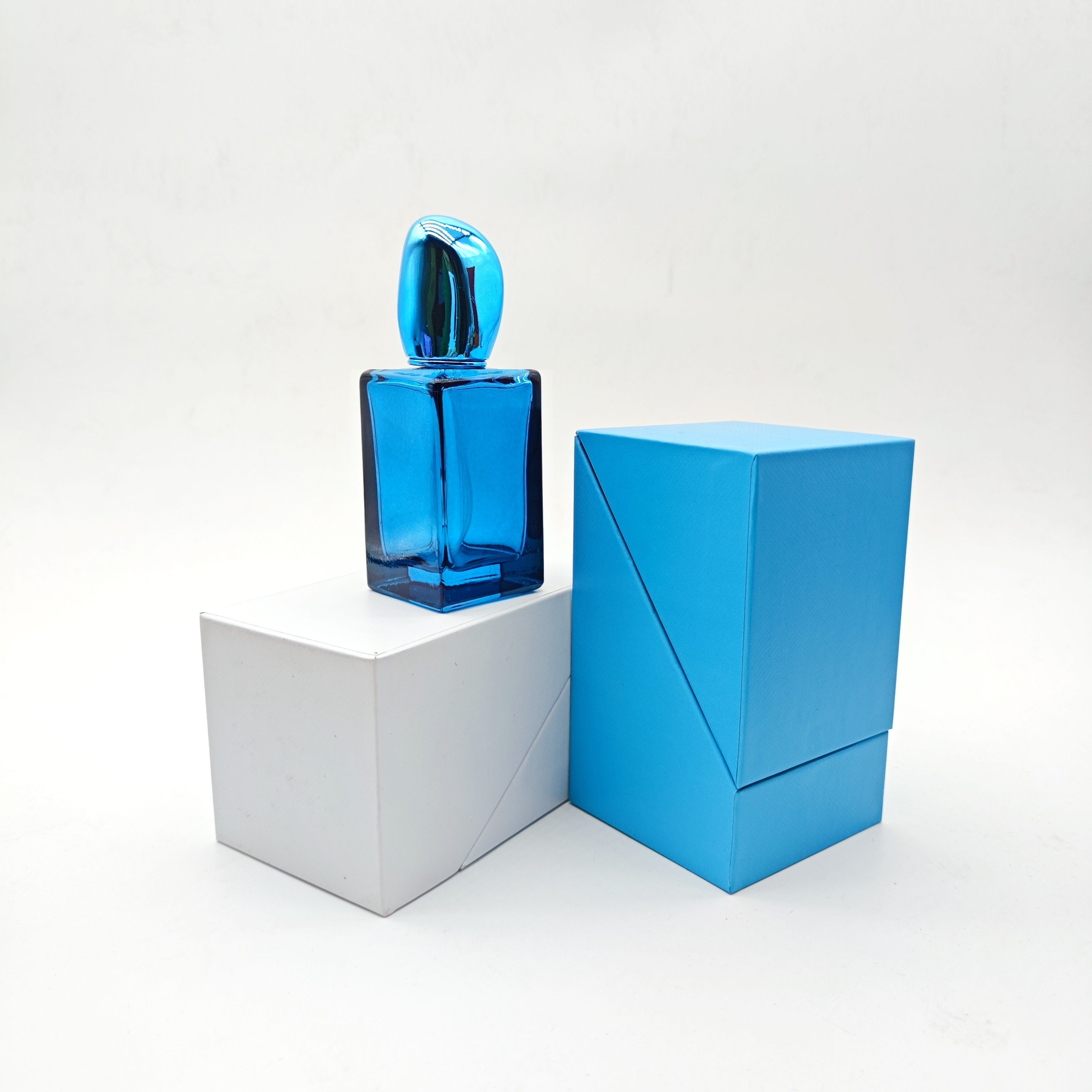 Customized 30mL 50mL luxury colored glass perfume empty bottle High end square bottom blue perfume bottle with box