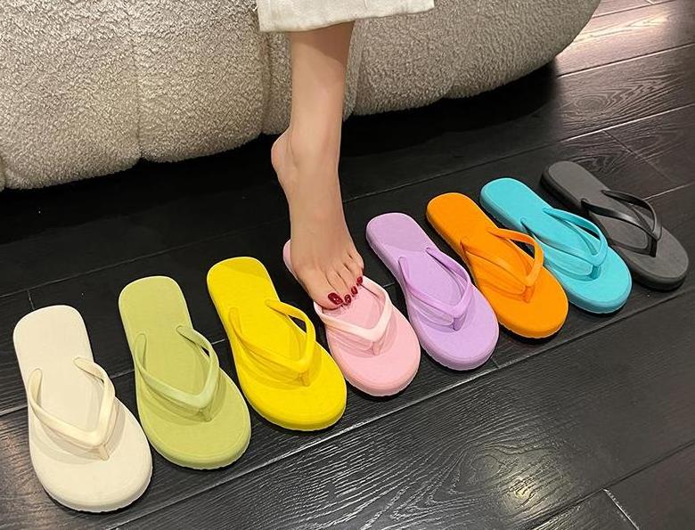 Custom logo Factory cheap ladies bathroom home slippers beach flat sandals slippers women flip flops