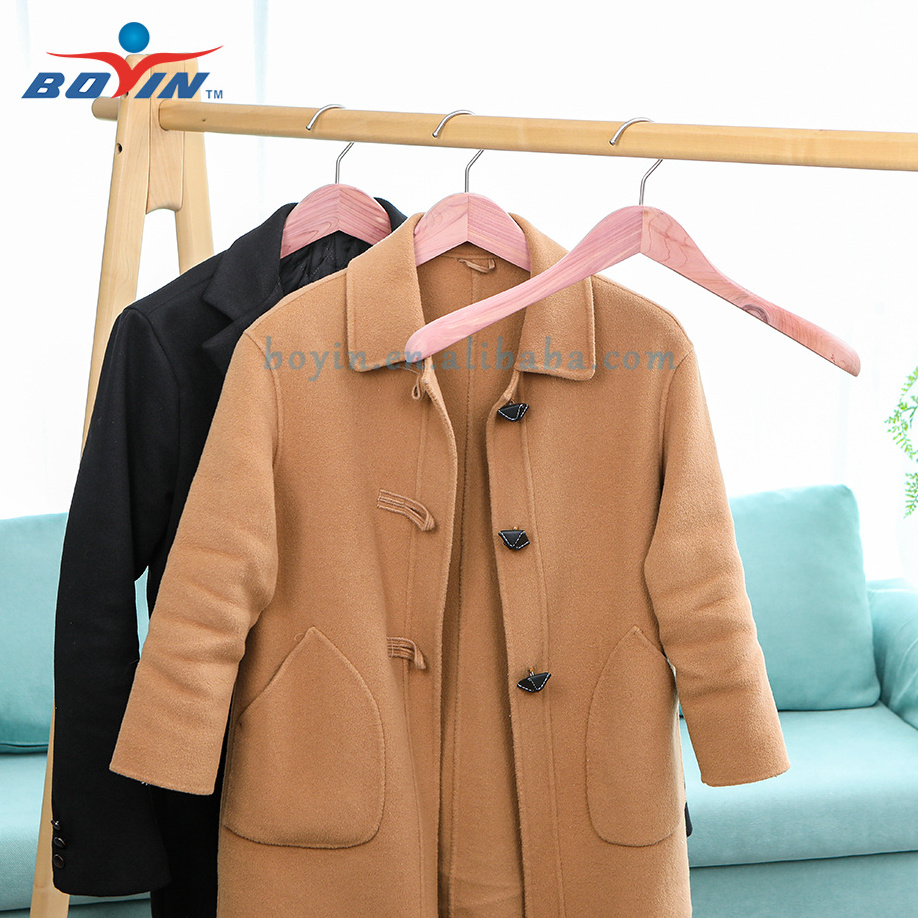 Wholesale Natural Fragrance Wooden Wide Shoulder Cedar Solid Wood Clothes Hangers Traceless Anti Slip Insectproof Coat Hanger