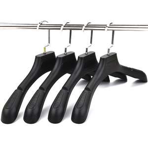 Custom Men Clothes Suit Hangers Luxury Non Slip Plastic Hanger Women Suits Garment Store Display Hanger