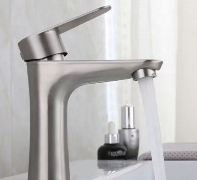 High Quality SUS304 Bathroom Basin Faucet Cold and Hot Water Mixer Waterfall Deck Mounted Faucet Tap