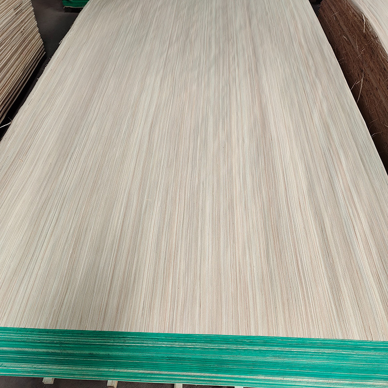 Best Price  Artificial 0.4MM 0.5MM Red Keruing Engineered Wood Veneer 640mm * 2500mm Size For Plywood