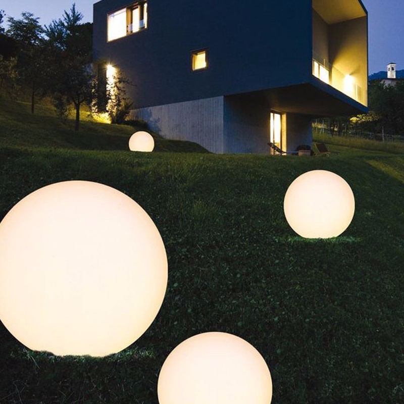 New Design Courtyard Style Waterproof Lawn led round solar ball light garden