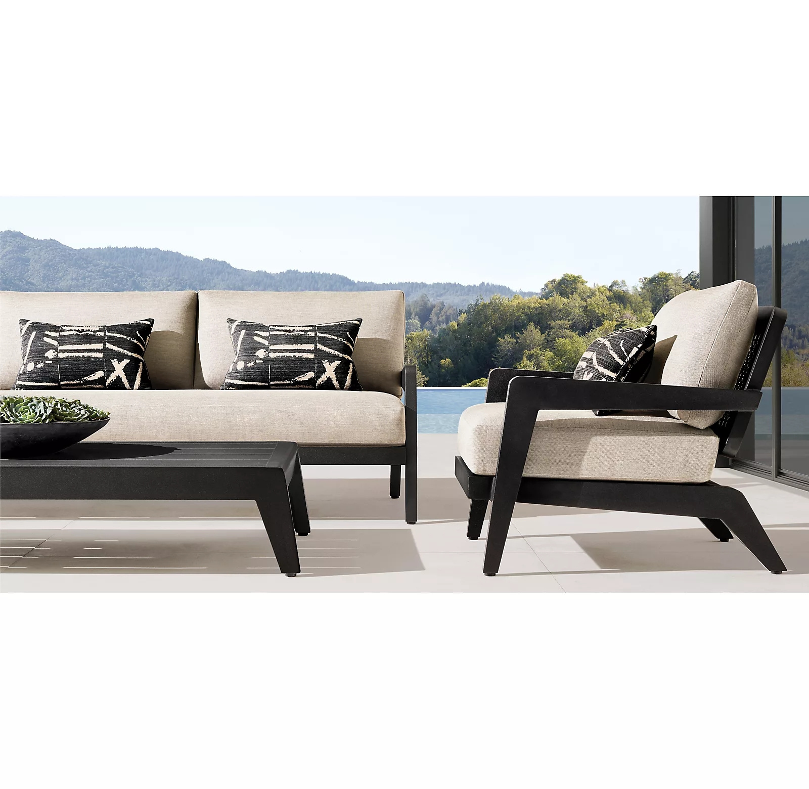 Outdoor patio furniture 4 pieces luxurious durable handcrafted powder coating garden sofa aluminum