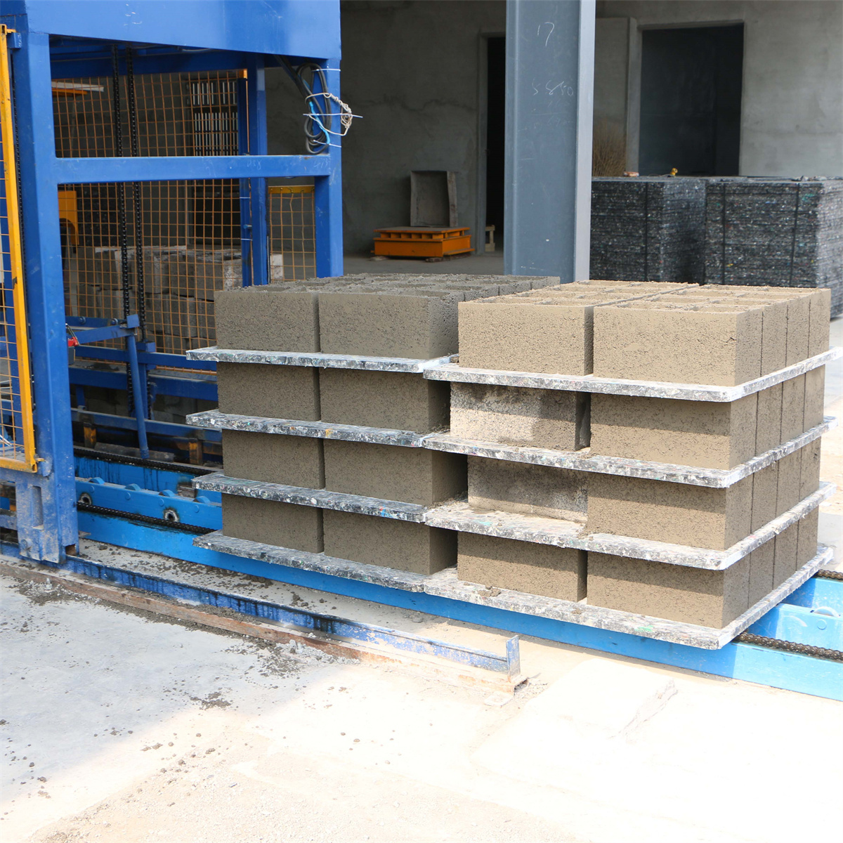 Plastic Recycled GMT Fiber Block Pallet for QT4-24 Brick Making Machine