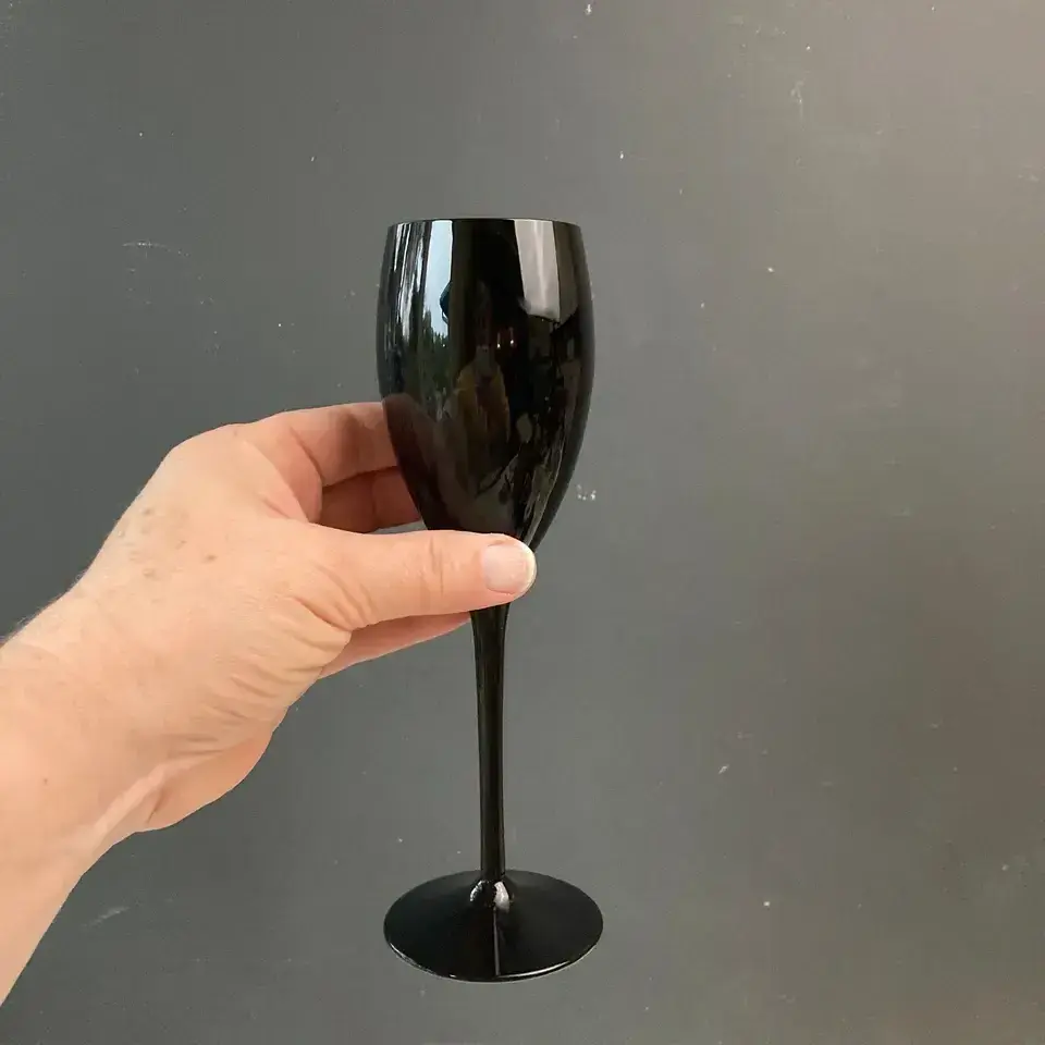 Custom Logo Color Elegant Wine Goblets Cups on Stem Black Plastic Champagne Flutes Wine Glasses