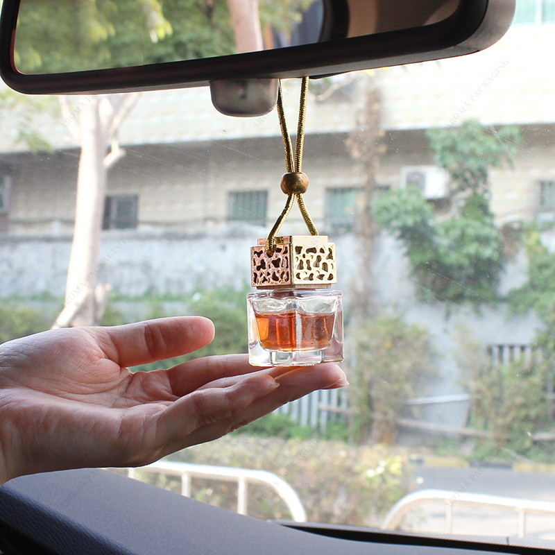 New Release Factory WholesaleCustom Perfume Wooden Lid Luxury Hanging Glass Empty Scented Liquid Car Diffuser Bottle