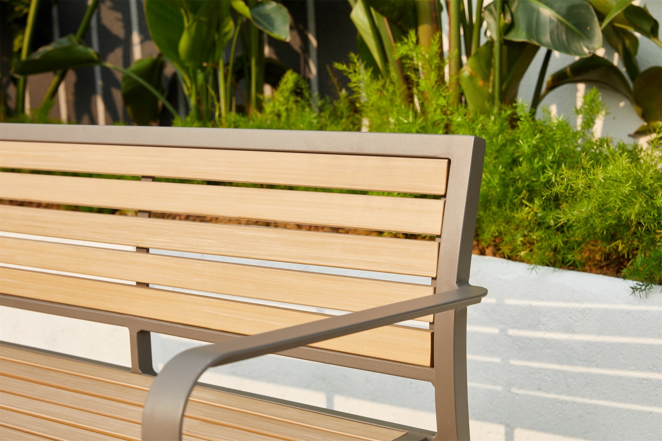 Wholesale Price Plastic Wood Aluminum Frame Metal Arm Bench Garden Park Outdoor Bench