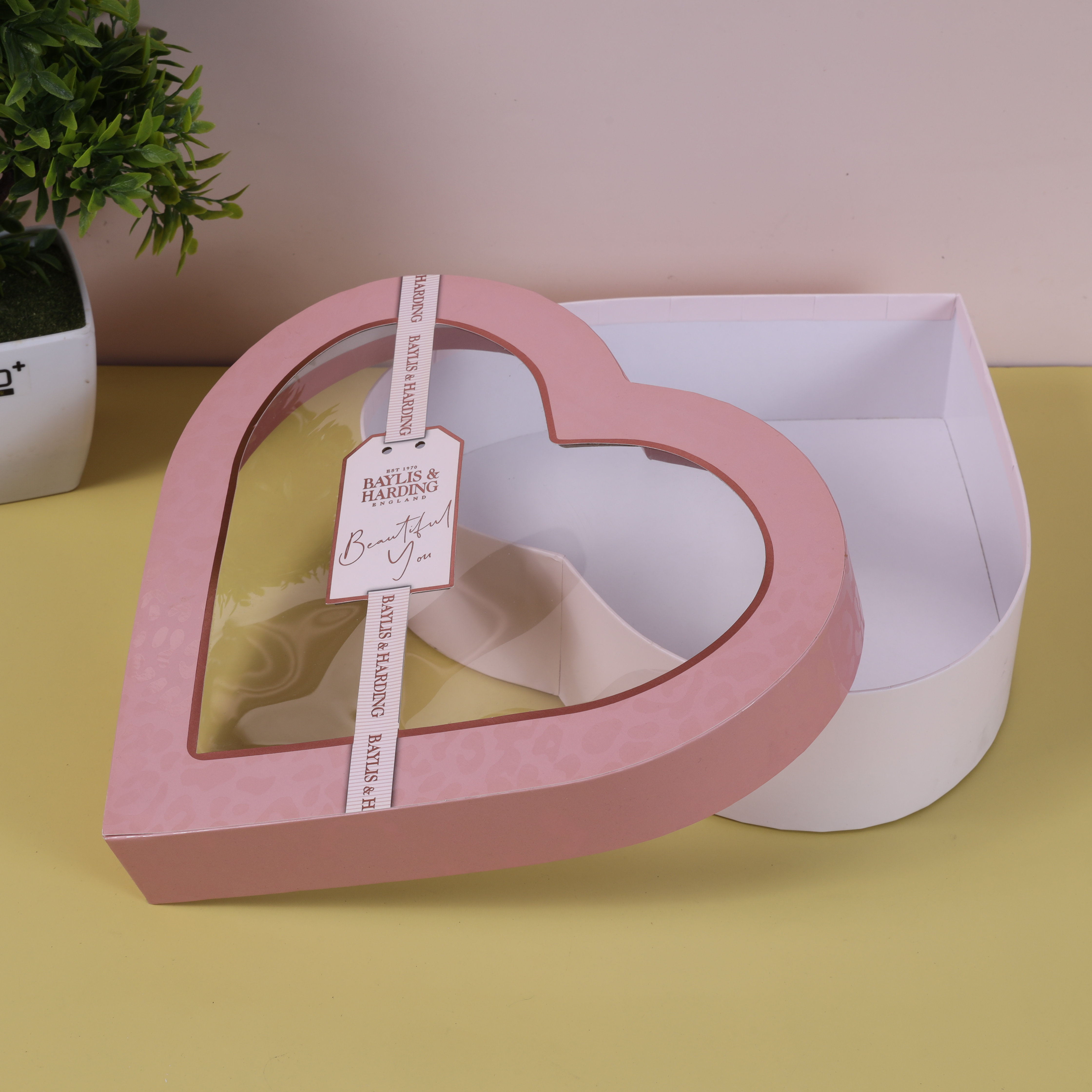 Wholesale Custom Logo Pink Cardboard Box with Clear Lid Pink Packaging Box Heart Gift Box