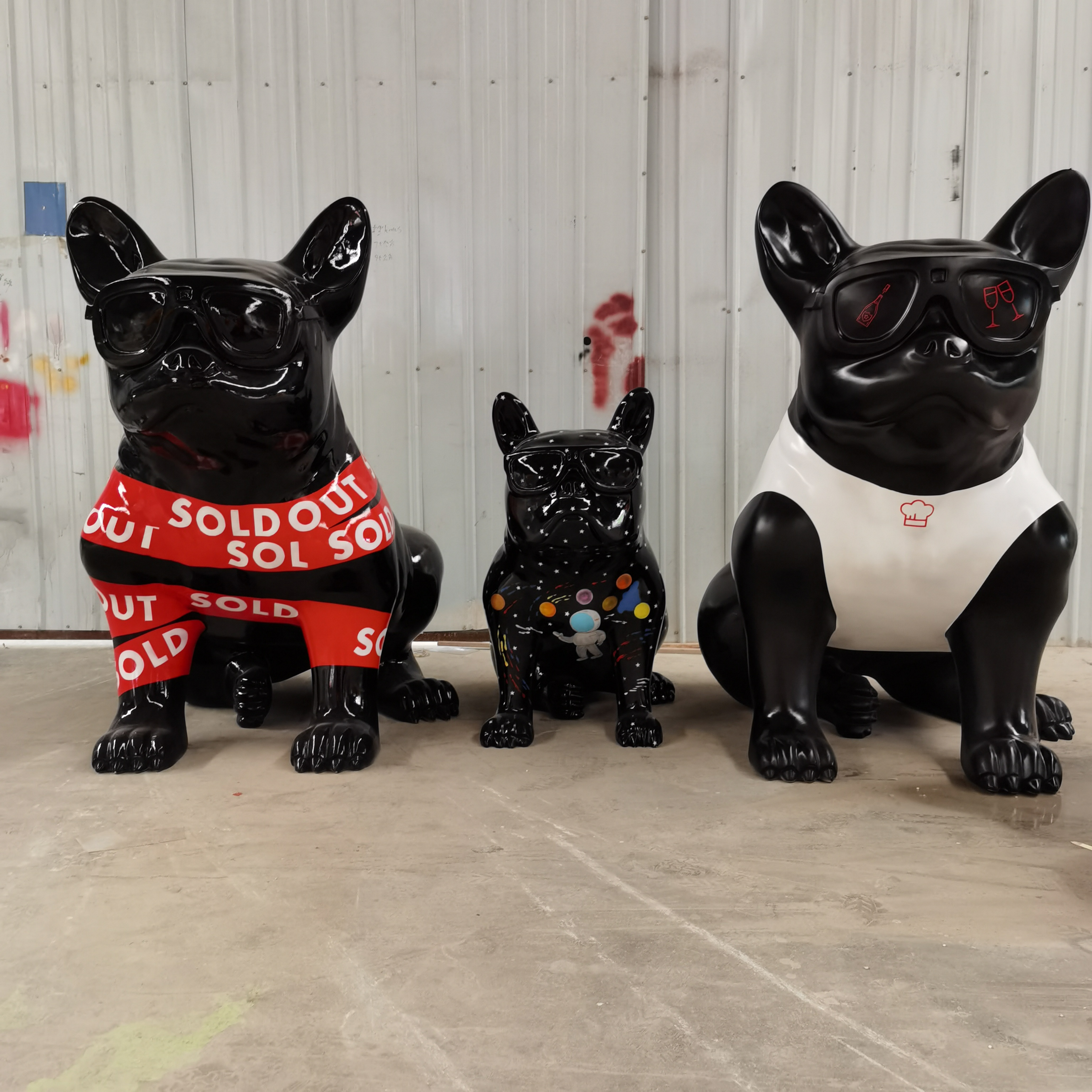 Factory Customize Outdoor Decoration Resin Dog Sculpture Fiberglass Cartoon Animal Statue French Life Size Bulldog statue