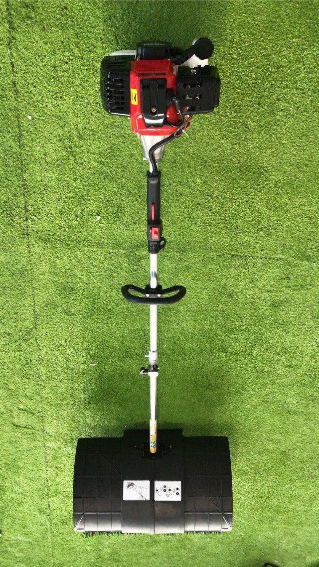 Pinjia Gasoline Hand Push Artificial Lawn Sweeping Machine With 52CC Two-stroke Gasoline Engine