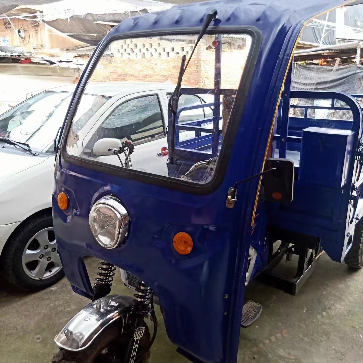 Factory direct sales  3 wheel /5  wheel  200cc water cooled  adult petrol motor tricycle for cargo