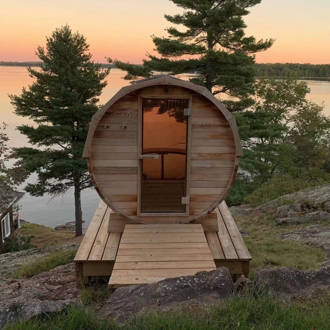 Outdoor Canadian Hemlock/Cedar Traditional Sauna Room: Wood Burning Barrel Sauna with Far Infrared and Bucket Sauna Features