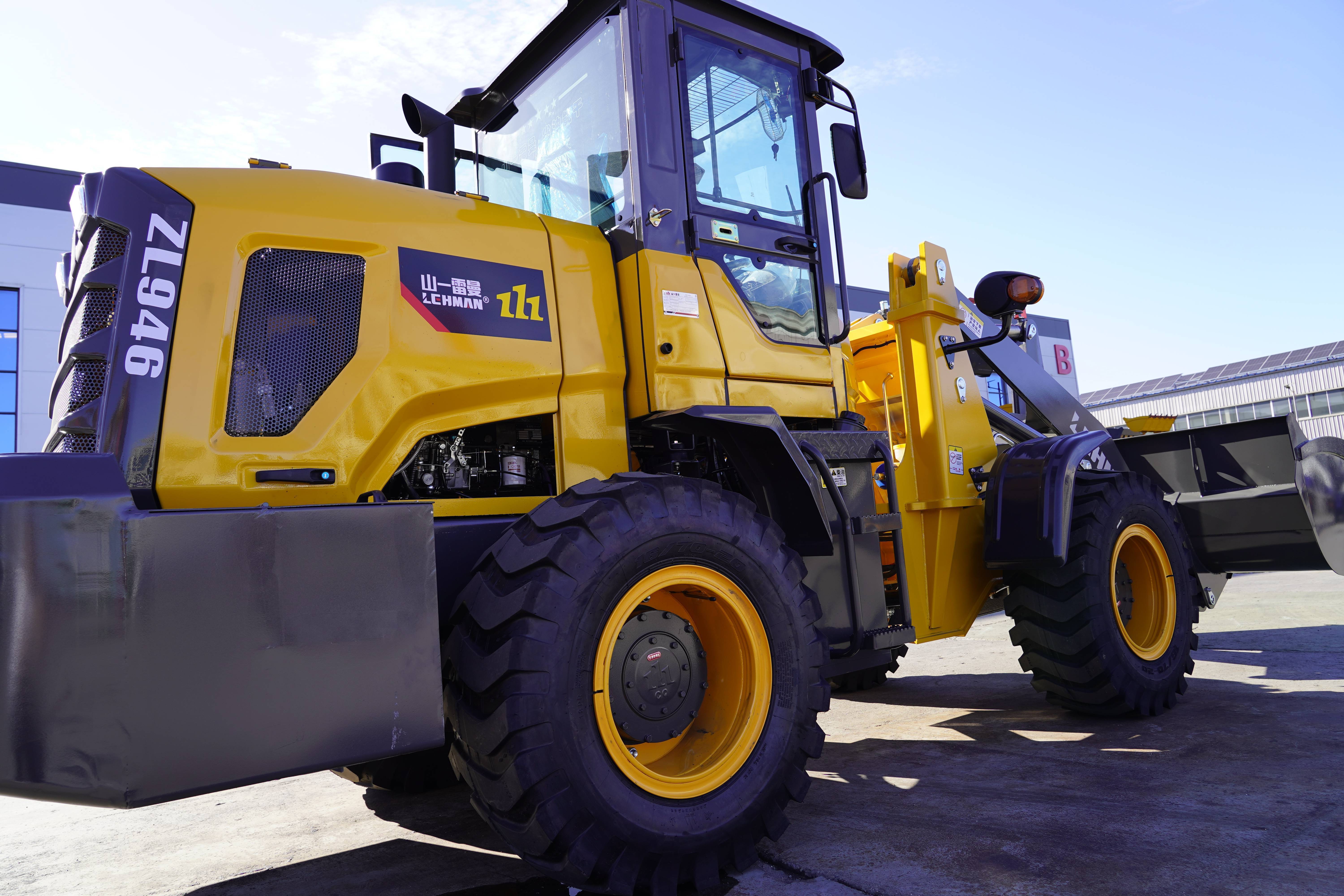 multifunctional telescopic boom towable backhoe and bulldozer small wheel front loader with self powered