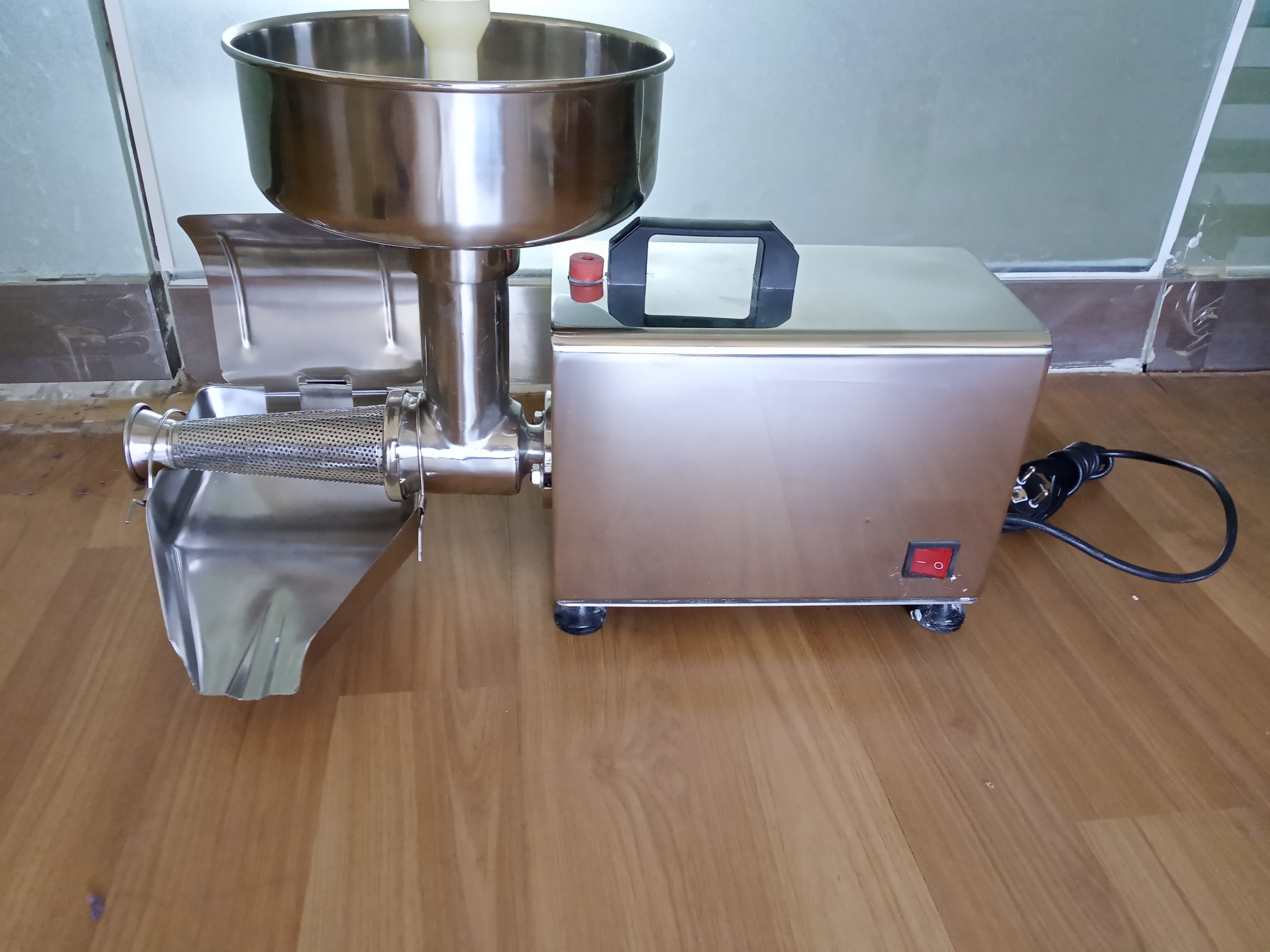 2022 Electric stainless steel tomato juicer