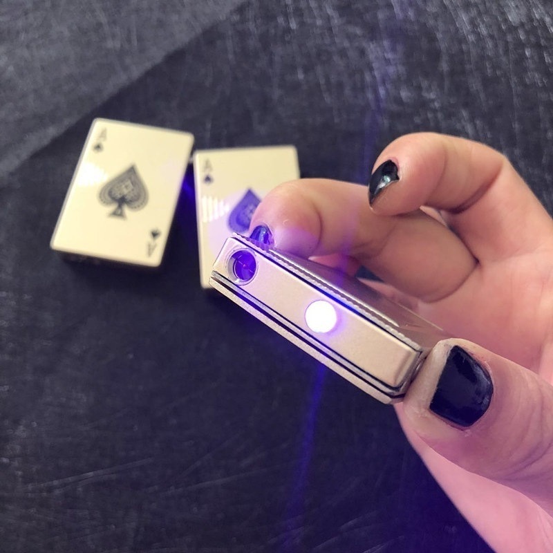 Windproof Poker-Shaped Flame Metal Lighter Butane Gas Cigarette Lighters