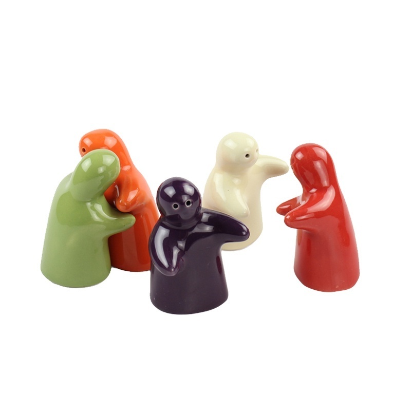 Custom Stoneware Hug salt And Pepper Shaker Restaurant Creative Funny Ceramic Salts And Peppers Shakers Set