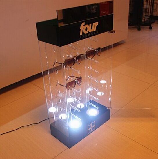 Countertop acrylic sunglass display case with lock