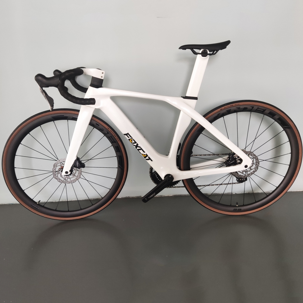 OEM Factory MOQ 1 Piece Carbon Fiber Frame 24 Speed Electric Gear Road Bike Disc Brake Fully Concealed Wires Roadbike