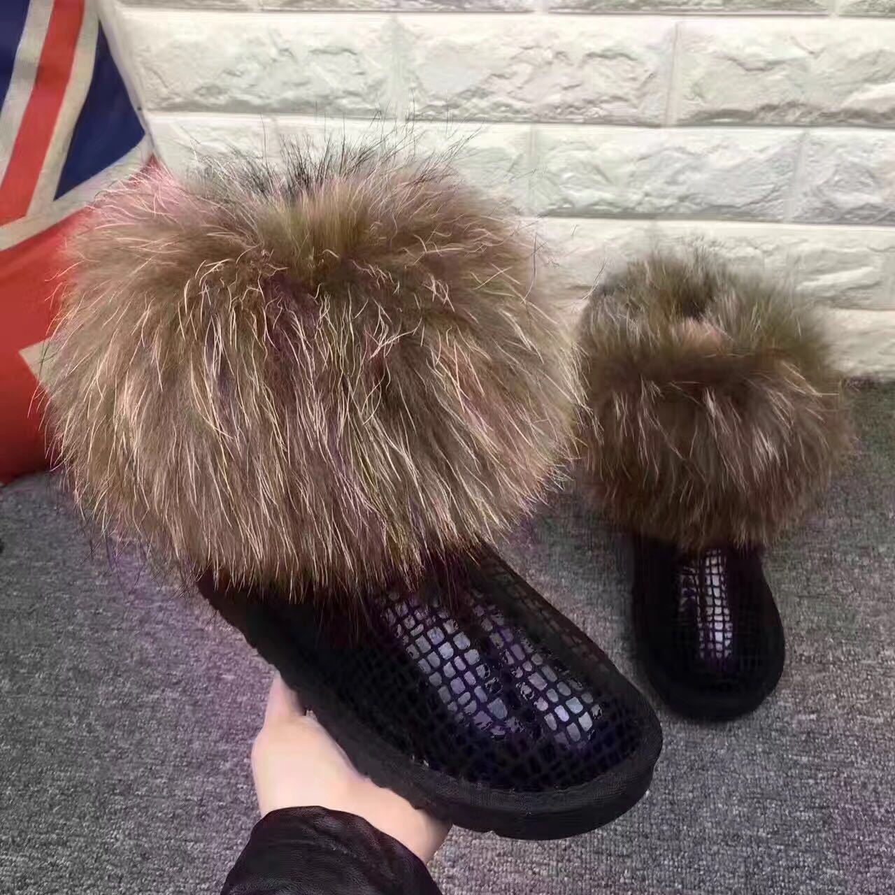 Wholesale fashion winter women boots ladies fur snow boots round toe raccoon fur cow leather warm anti-slip fur boots