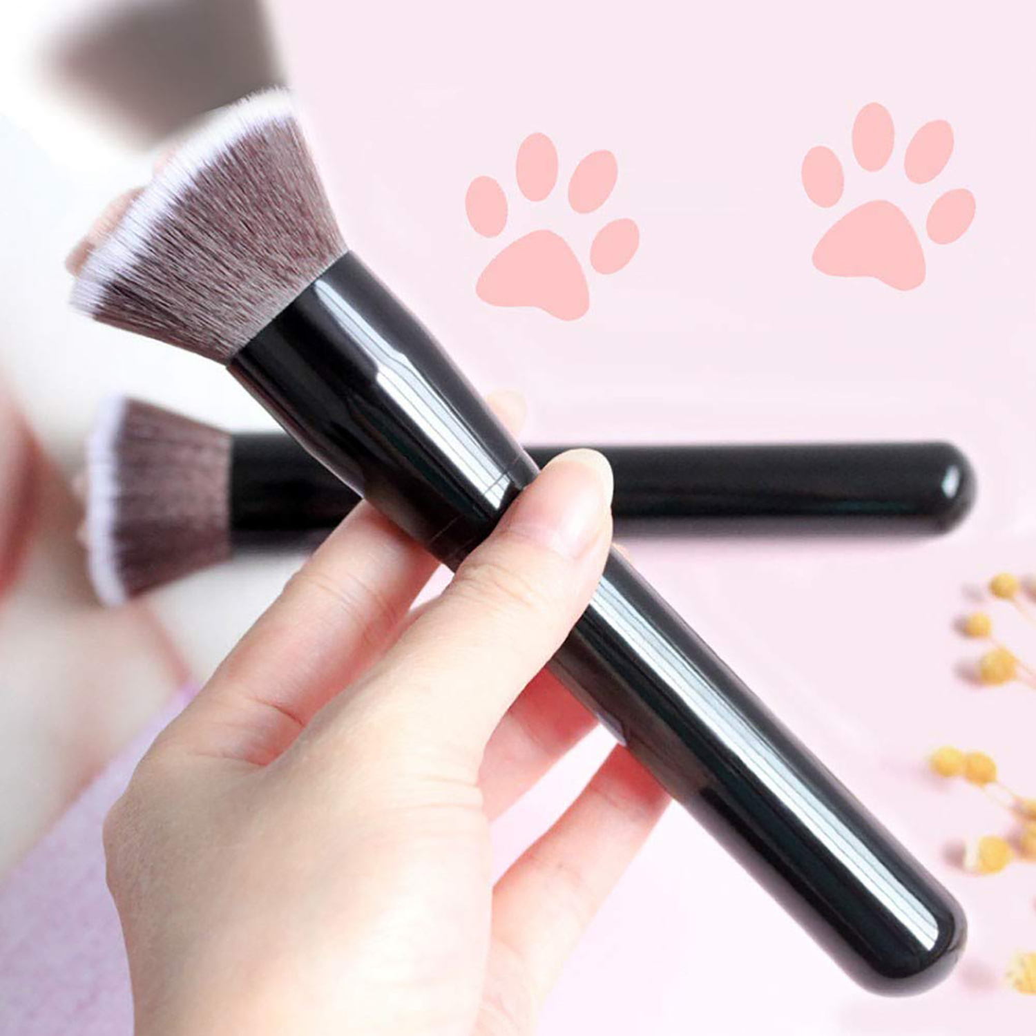 BUEYA Super Cute 1pc Cat Feet Brush Blush Makeup Brush Wood Handle Foundation Blending Face Brush Cosmetic Beauty Tool