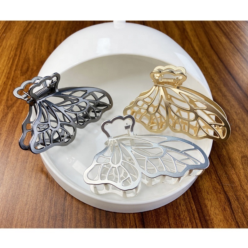 Gold Hollow out Butterfly Design Hair Claw 8cm Metal Stereo Butterfly Hair Claw Clips Elegant Alloy Woman Hair Accessories