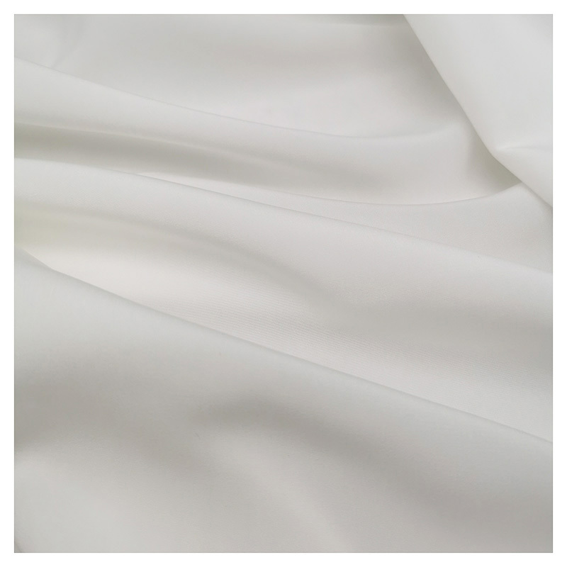 smooth comfortable 100% polyester soft peach skin fabric for garments/arabian robe