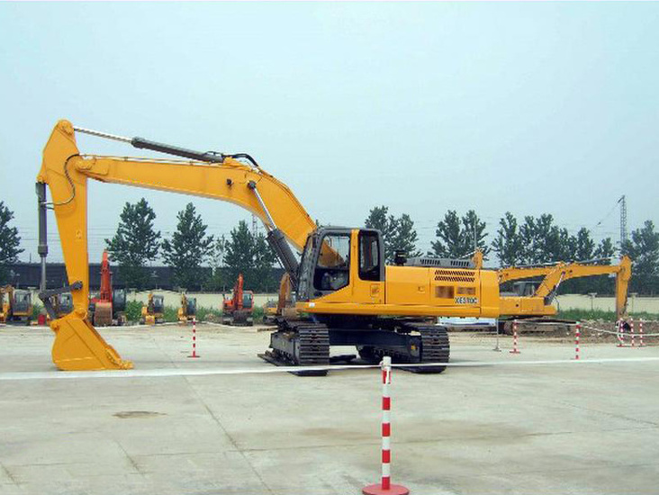 XE490DK 2.3m3 48100kg 49ton 280kW amphibious excavator pontoon