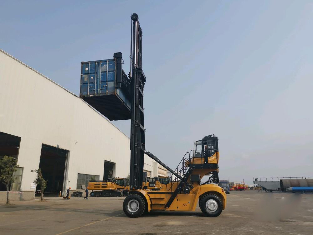 China New Telescopic Handler Brand 4.5 TON Truck Warehouse STH1056A1 Telehandler For Sale