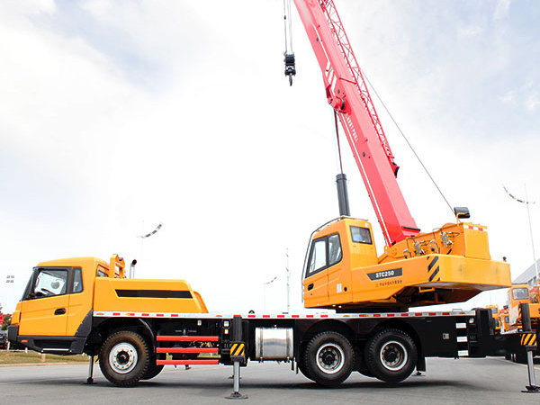 STC500E 50ton 61m telescopic towable trailer truck mounted crane