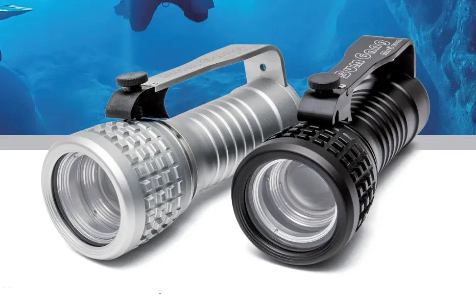 Premium Quality Professional 200M Waterproof Zoom Portable LED Lantern Rechargeable Underwater Deep Sea Diving Torch Flashlight