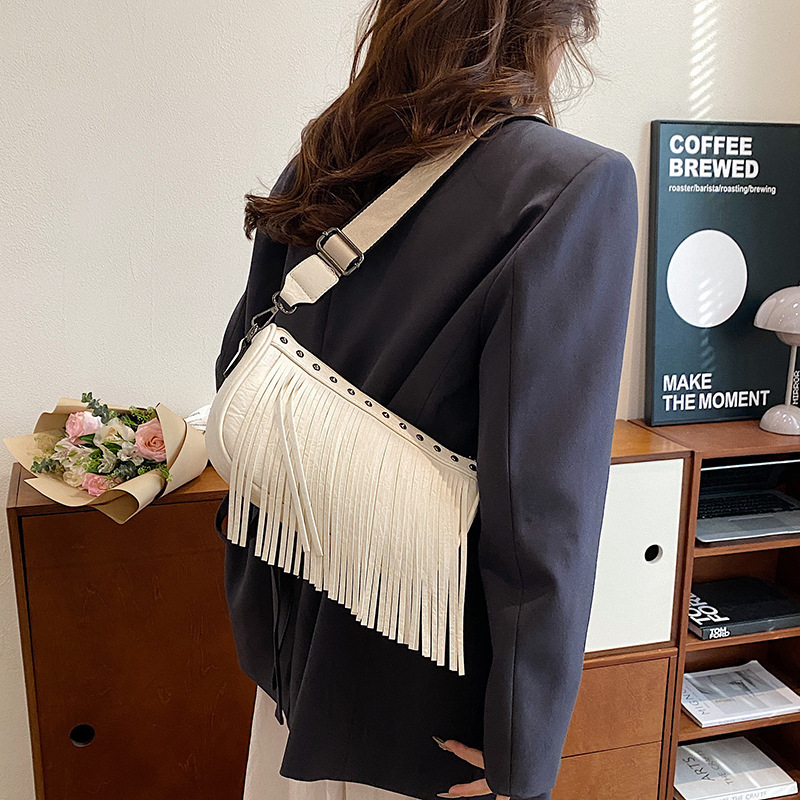 Stylish Party Designer Half Moon Tassels Handbags For Woman Ladies Leather Shoulder Crescent Shape Armpit Bags