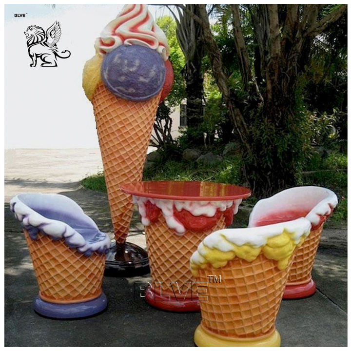 BLVE Customized Modern Outdoor Shop Decoration Large Fine Workmanship Fiberglass Ice cream Table and Chairs